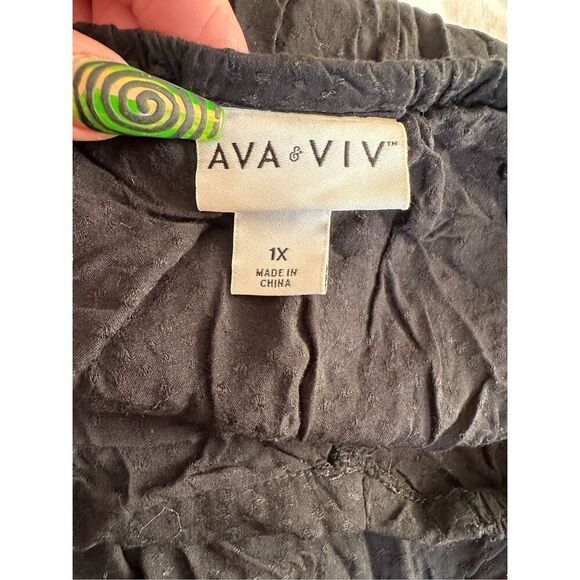 Ava & Viv Women’s Black Off the Shoulder Embroidered Dot Plus Size Blouse 1X - Picture 3 of 6